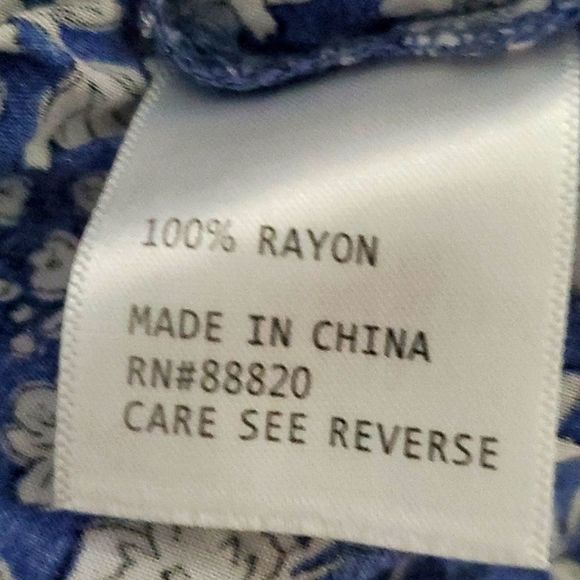 Rachel Zoe Blue Ditsy Floral Modest Flowy Sleeveless Top - Picture 10 of 10